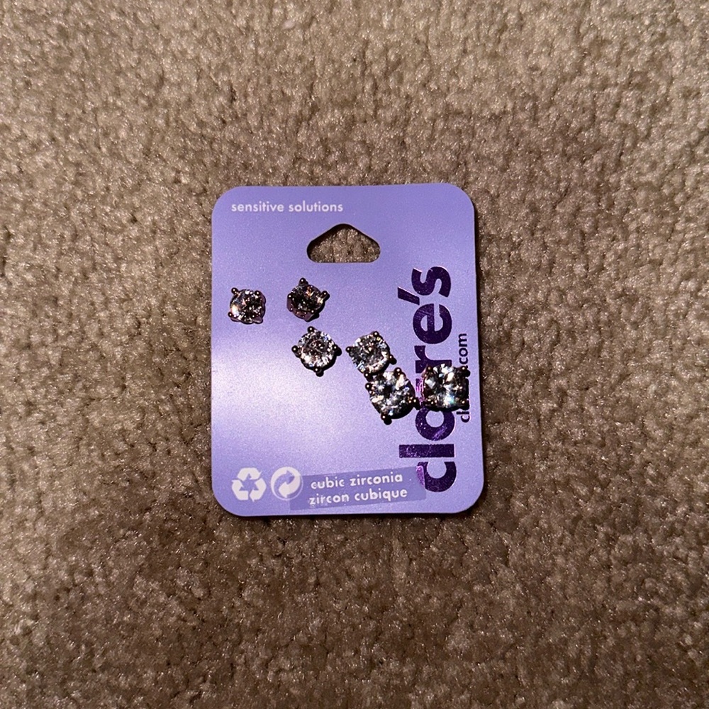 Cute earrings in the brand Claire’s